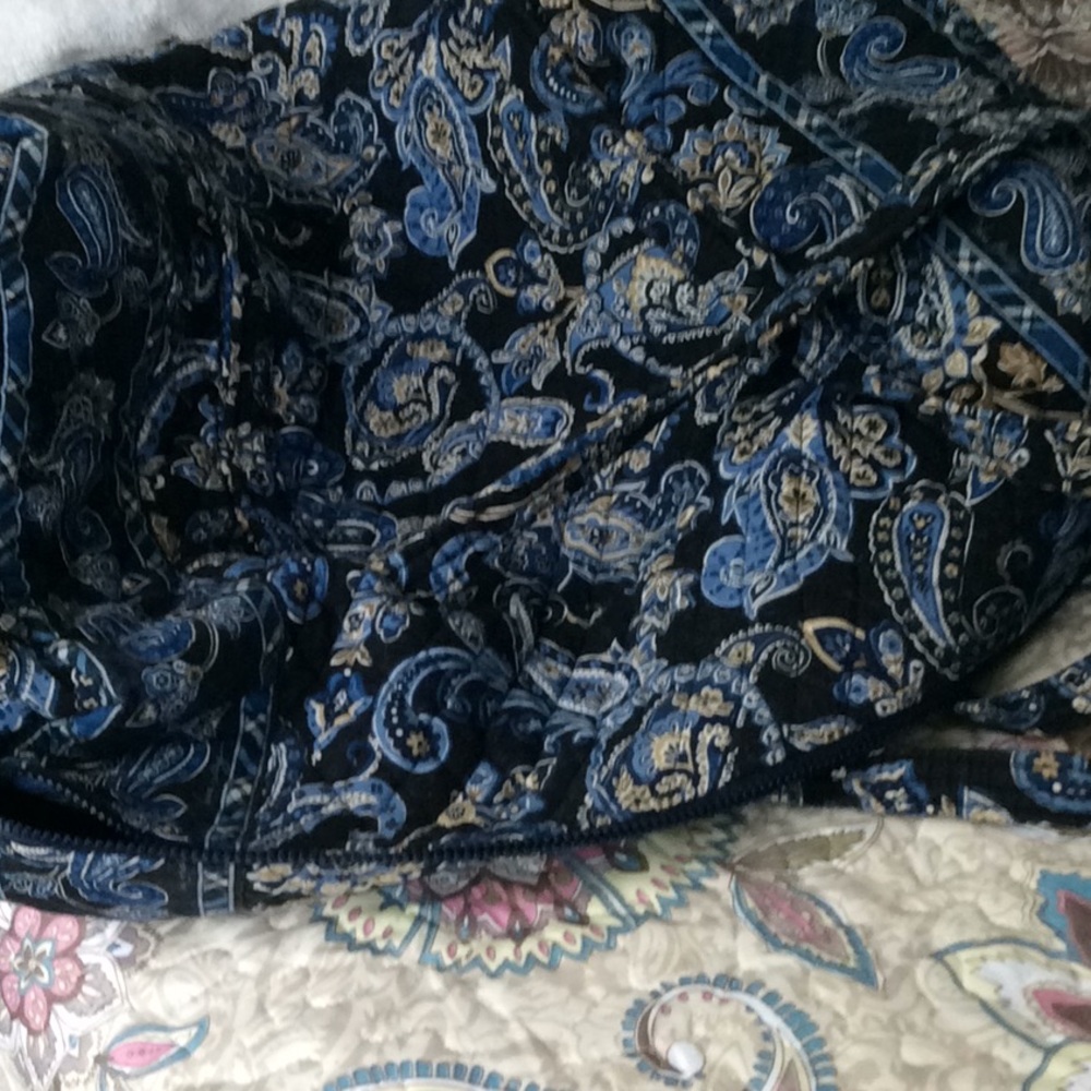Vera Bradley Bag (Perfect for travel) - Picture 13 of 14